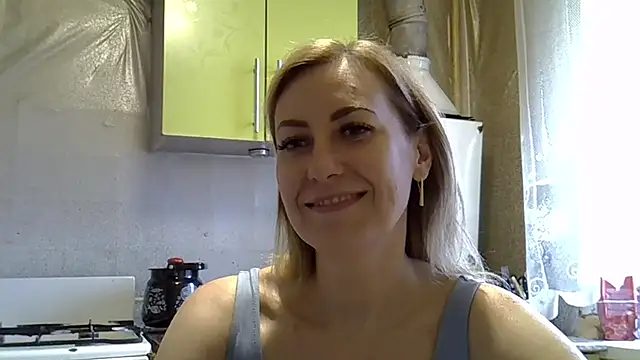 Snapshot of AshleyXHoney chatting on December 2, 8:41 am AshleyXHoney online show from December 2, 8:41 am