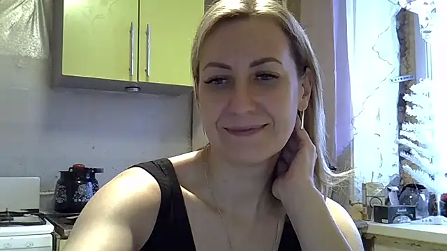 Snapshot of AshleyXHoney chatting on December 23, 9:38 am AshleyXHoney online show from December 23, 9:38 am