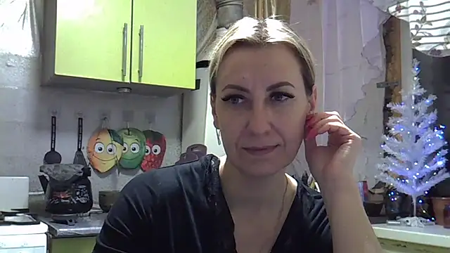 Snapshot of AshleyXHoney chatting on December 31, 4:27 am AshleyXHoney online show from December 31, 4:27 am