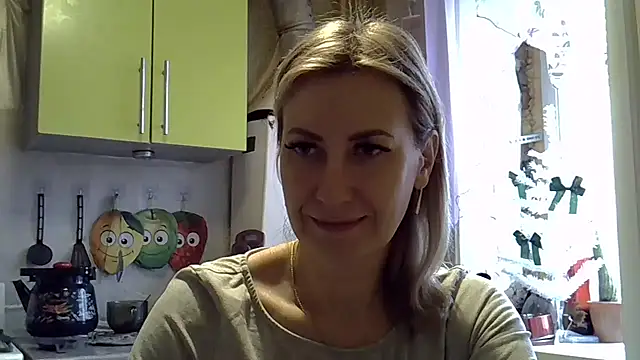Snapshot of AshleyXHoney chatting on January 17, 9:06 am AshleyXHoney online show from January 17, 9:06 am