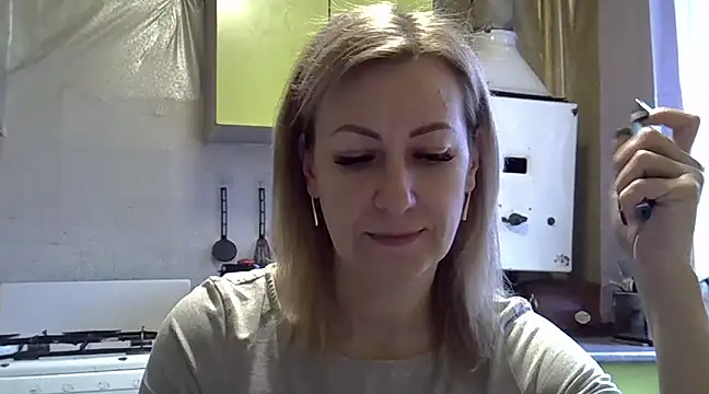 Snapshot of AshleyXHoney chatting on January 28, 7:32 am AshleyXHoney online show from January 28, 7:32 am