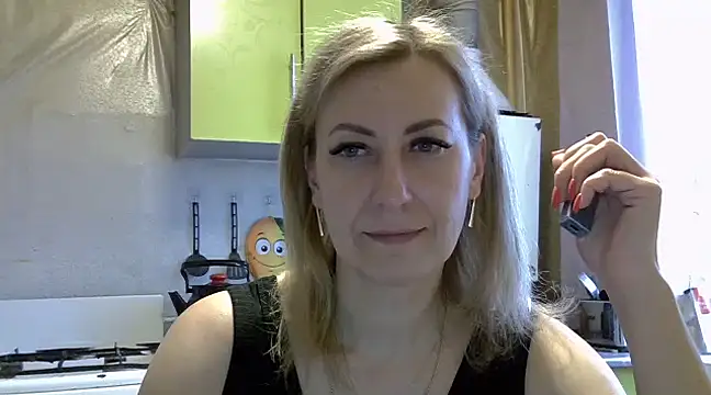 Snapshot of AshleyXHoney chatting on February 6, 6:51 am AshleyXHoney online show from February 6, 6:51 am