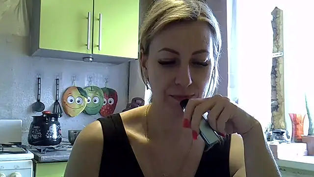 Snapshot of AshleyXHoney chatting on February 7, 11:12 am AshleyXHoney online show from February 7, 11:12 am