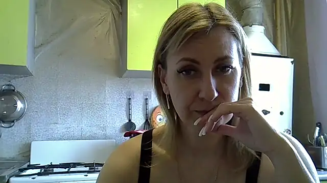 Snapshot of AshleyXHoney chatting on March 18, 9:09 am AshleyXHoney online show from March 18, 9:09 am