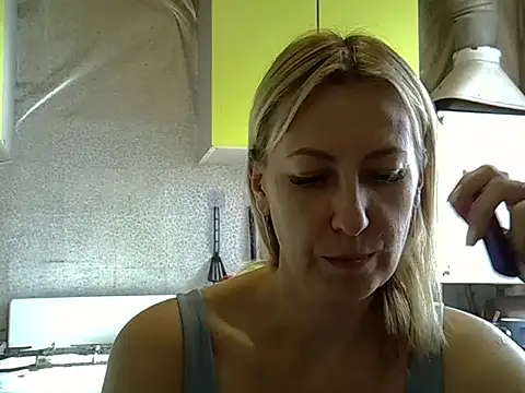 Snapshot of AshleyXHoney chatting on September 9, 6:35 am AshleyXHoney online show from September 9, 6:35 am