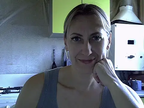 Snapshot of AshleyXHoney chatting on September 22, 10:39 am AshleyXHoney online show from September 22, 10:39 am