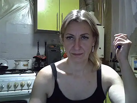 Snapshot of AshleyXHoney chatting on October 18, 9:48 pm AshleyXHoney online show from October 18, 9:48 pm