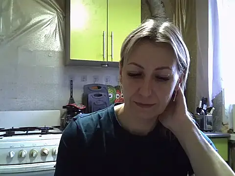 Snapshot of AshleyXHoney chatting on October 24, 6:10 am AshleyXHoney online show from October 24, 6:10 am