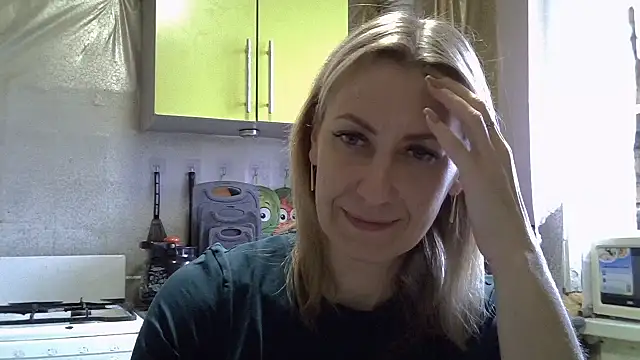 Snapshot of AshleyXHoney chatting on October 30, 7:21 am AshleyXHoney online show from October 30, 7:21 am