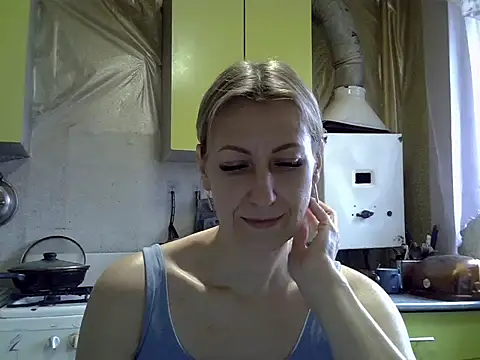 Snapshot of AshleyXHoney chatting on November 5, 7:08 am AshleyXHoney online show from November 5, 7:08 am