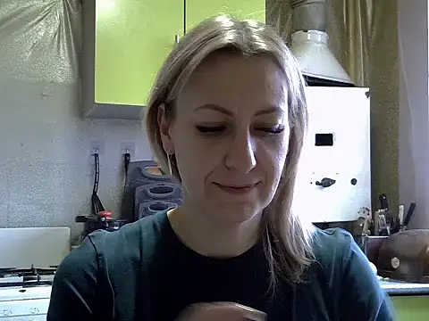 Snapshot of AshleyXHoney chatting on November 6, 8:04 am AshleyXHoney online show from November 6, 8:04 am