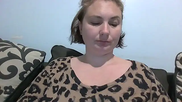 MilfyMrsRobinson online show from January 6, 1:59 pm