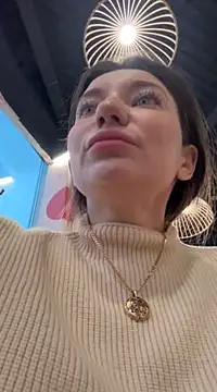 Snapshot of MooonReal chatting on December 15, 3:24 am MooonReal online show from December 15, 3:24 am