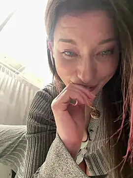 Snapshot of MooonReal chatting on December 15, 6:29 am MooonReal online show from December 15, 6:29 am