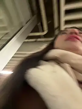 Snapshot of MooonReal chatting on December 21, 3:47 am MooonReal online show from December 21, 3:47 am