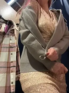 Snapshot of MooonReal chatting on January 24, 7:41 am MooonReal online show from January 24, 7:41 am