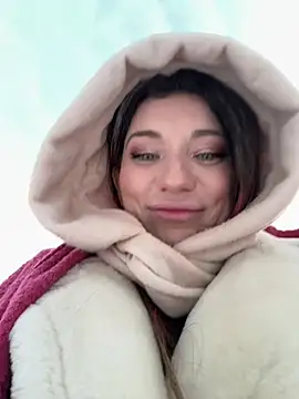 Snapshot of MooonReal chatting on January 30, 3:33 am MooonReal online show from January 30, 3:33 am