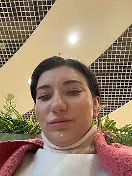 Snapshot of MooonReal chatting on February 5, 3:23 am MooonReal online show from February 5, 3:23 am