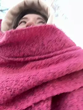 Snapshot of MooonReal chatting on February 6, 3:06 am MooonReal online show from February 6, 3:06 am