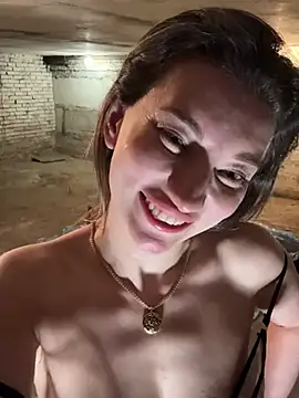 Snapshot of MooonReal chatting on February 7, 10:30 pm MooonReal online show from February 7, 10:30 pm