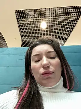 Snapshot of MooonReal chatting on March 6, 3:13 am MooonReal online show from March 6, 3:13 am