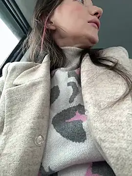 Snapshot of MooonReal chatting on March 7, 3:19 am MooonReal online show from March 7, 3:19 am