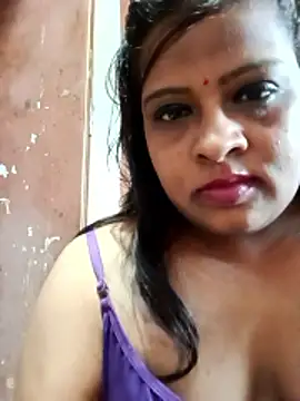 Snapshot of Love_Jenny chatting on June 21, 4:48 am Love Jenny online show from June 21, 4:48 am