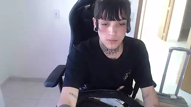 charlotbelucci  online show from October 1, 5:52 pm