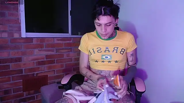 charlotbelucci  online show from November 12, 9:21 am