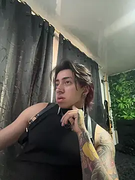 Yogurdebrownie69 online show from February 12, 10:26 pm