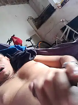 Snapshot of luissilva0071 chatting on March 19, 11:28 am luissilva0071 online show from March 19, 11:28 am