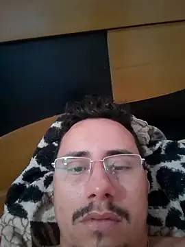 Snapshot of luissilva0071 chatting on October 7, 2:25 pm luissilva0071 online show from October 7, 2:25 pm