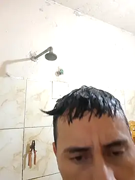 Snapshot of luissilva0071 chatting on February 8, 4:43 pm luissilva0071 online show from February 8, 4:43 pm