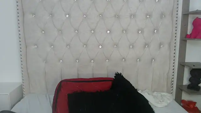 Abril Squirt online show from February 6, 10:46 pm