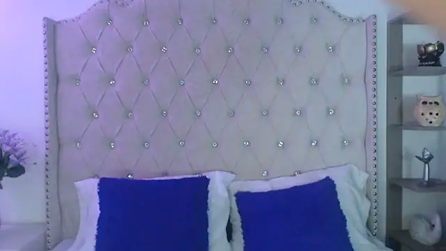 Snapshot of Abril_Squirt chatting on May 28, 1:03 am Abril Squirt online show from May 28, 1:03 am