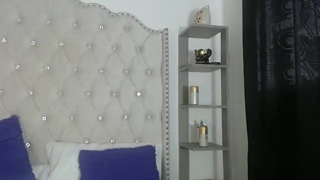 Snapshot of Abril_Squirt chatting on June 13, 7:56 pm Abril Squirt online show from June 13, 7:56 pm