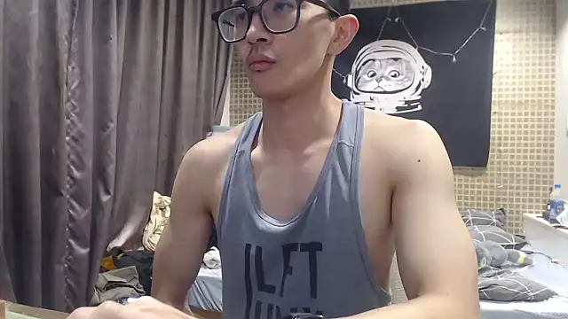 Snapshot of Stevenjt chatting on April 12, 4:12 pm Stevenjt online show from April 12, 4:12 pm