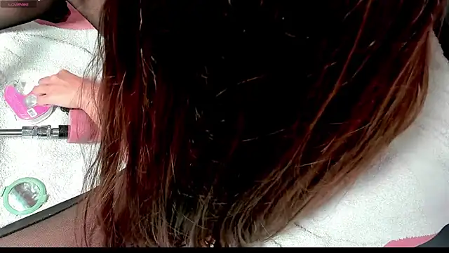 Snapshot of blondeb201 chatting on February 1, 9:19 pm blondeb201 online show from February 1, 9:19 pm