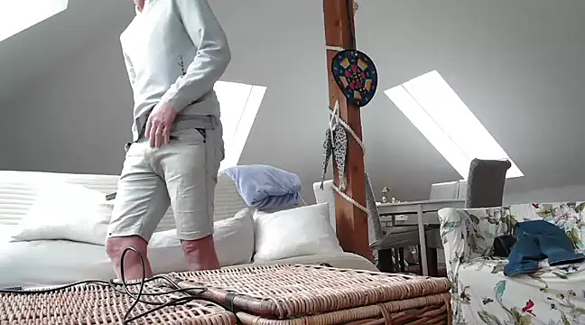 Snapshot of maxmueller321 chatting on March 12, 9:12 am maxmueller321 online show from March 12, 9:12 am