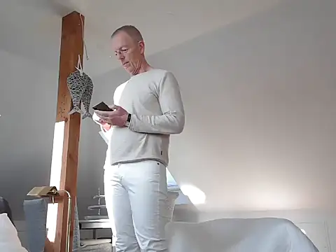 maxmueller321 online show from February 18, 9:05 am