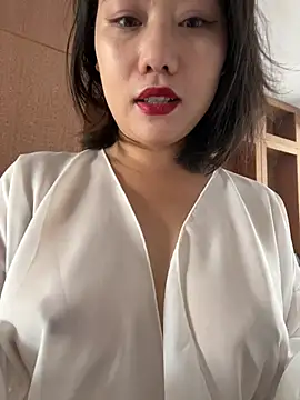 Eliza-E online show from May 13, 5:16 am