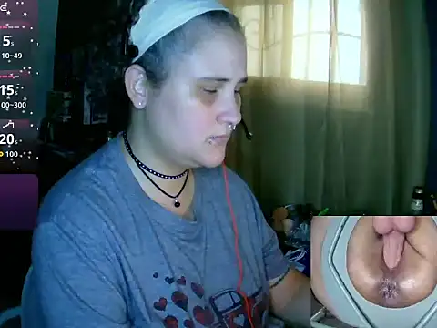 Snapshot of lolalicious_758 chatting on May 18, 9:31 pm lolalicious 758 online show from May 18, 9:31 pm