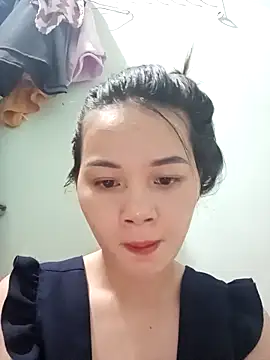 Ngoc-Trinh online show from October 22, 9:47 pm