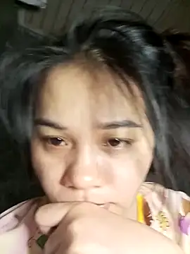 Ngoc-Trinh online show from May 3, 4:46 pm