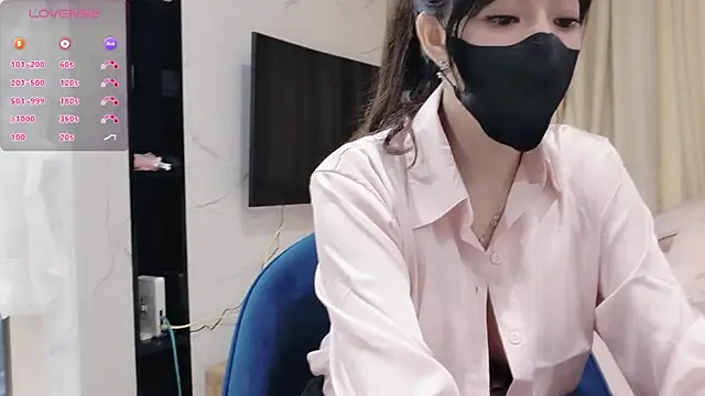 TuyetNhi2k6 online show from January 17, 2:39 am