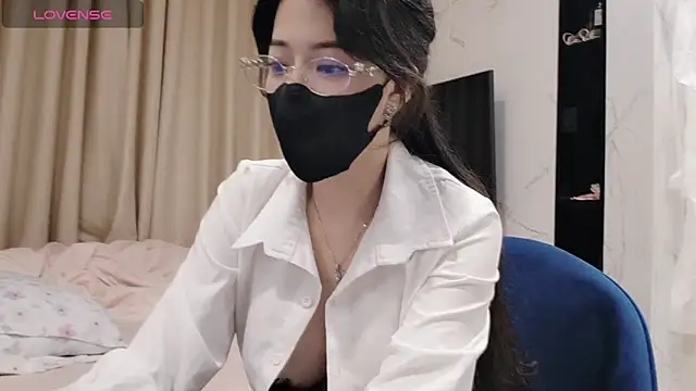 TuyetNhi2k6 online show from January 24, 2:41 pm