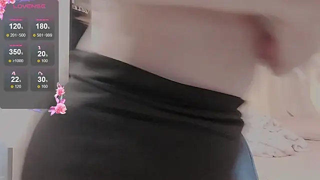 TuyetNhi2k6 online show from February 24, 2:19 am