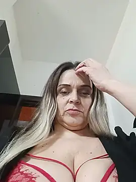 hugebobbs online show from June 10, 4:39 pm