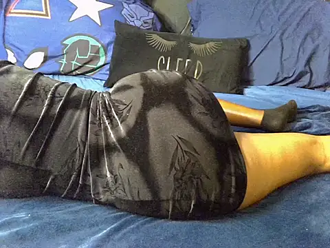 Snapshot of Bed_cinnamon chatting on November 9, 11:30 am Bed cinnamon online show from November 9, 11:30 am