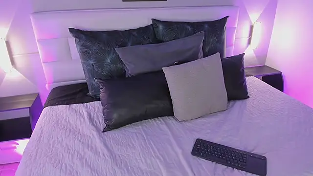 sofi bakerr online show from October 1, 11:38 am